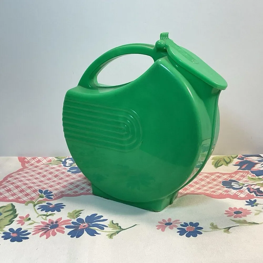 VTG Green Plastic Refrigerator Pitcher  Hinged Spout Handle 1940s Mid Century